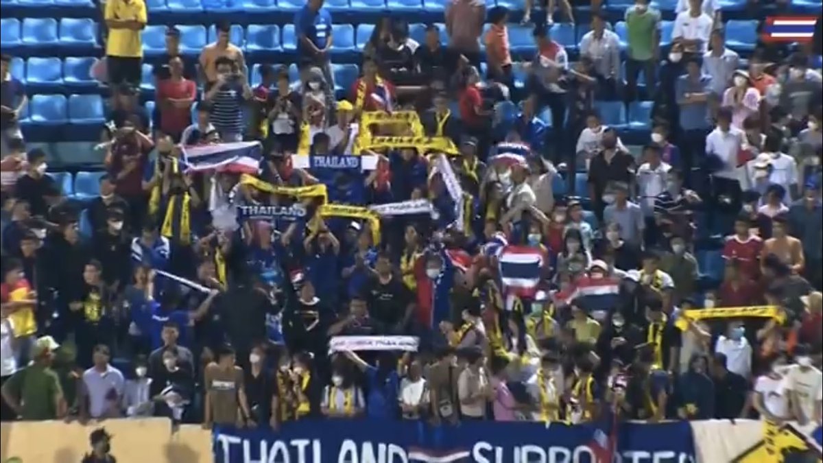 ⚽️ #บอลไทย เข้ารอบชิงชนะเลิศ ทีมชาติไทย ได้ประตูขึ้นนำ จาก วีระเทพ ป้อมพันธุ์ ในนาทีที่ 94

🇹🇭 ไทย 1-0 อินโดนีเซีย 🇮🇩

ช่วงท้าย วุ่นวายมากก ‼️ 
ใบเหลือง ใบแดงว่อนทั่วสนาม 
กวิน บินได้สุดยอด 👍🏻
#ซีเกมส์2022 #ซีเกมส์2021 #SEAGames2022