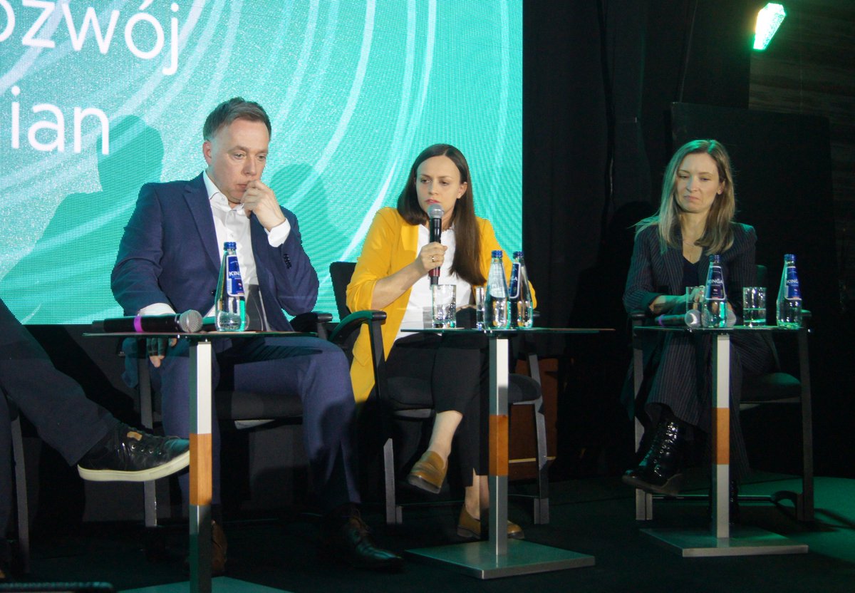 energetyce's tweet photo. Mała zamiana ról na konferencji ARE. Debata @TauronPE z dziennikarzami branżowymi. Tematyka: energetyka i rozwój w obliczu zmian.
W roli zadającego pytania: Jerzy Topolski, Wiceprezes Zarządu 

#konferencjaARE #energetyka #gospodarka #elektroenergetyka #ciepłownictwo https://t.co/pitLgLWB81