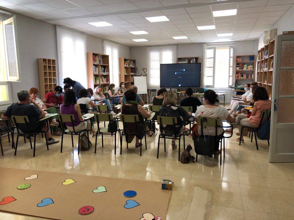 Una mañana formativa , intensa y muy enriquecedora hemos tenido los Coordinadores de Formación de los Centros educativos, COFO. Gracias por la participación y colaboración. Siempre creando redes.<a href="/tonimartinez24/">Toni Martínez Ramos</a>.@gustarcef.<a href="/diegoarroyom/">Dieg🎯</a>.<a href="/dgafprofesorado/">F. Prof. Aragón</a>
