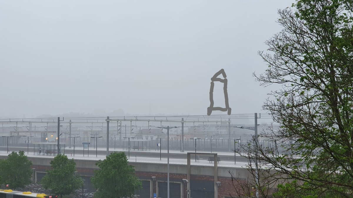 klimeckt's tweet photo. Ondertussen in #Utrecht.

#domtoren #onweer https://t.co/fOSqTnzrND