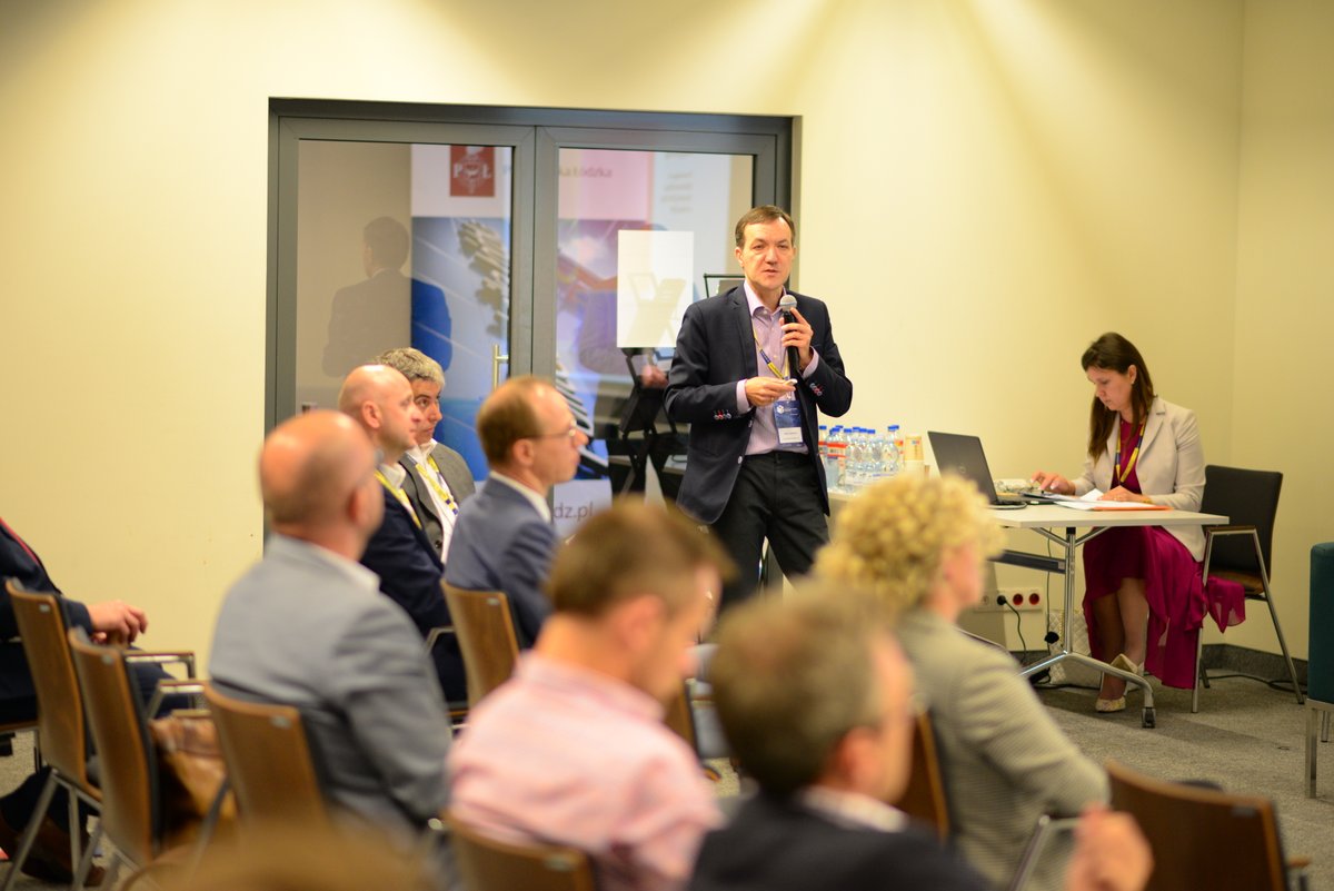 NCBR_pl's tweet photo. Za nami drugi dzień targów #PACTT w @Miasto_Lodz. Dziś o tym, jak dzięki powstaniu #GrupaNCBR wspieramy #innowatorów na wszystkich etapach ich prac mówili @AdamKostrzewa - prezes #AkcesNCBR oraz Jacek Staszewski z #IdeasNCBR. https://t.co/n6LLosbgKG