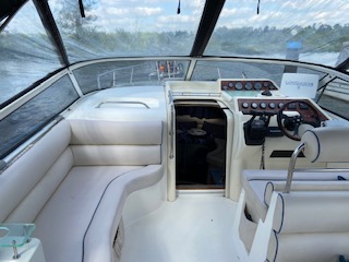 6 berth Sunline 31 - mooring available if required. Built in 2006, twin Volvo Penta D3 130hp diesel engines, 545 engine hours, Hot air heating,Compass, Raymarine VHF, Lowrance fish finder/ depth sounder, electric anchor winch, £44,950.00 #boatforsalewargrave #sunline31forsale