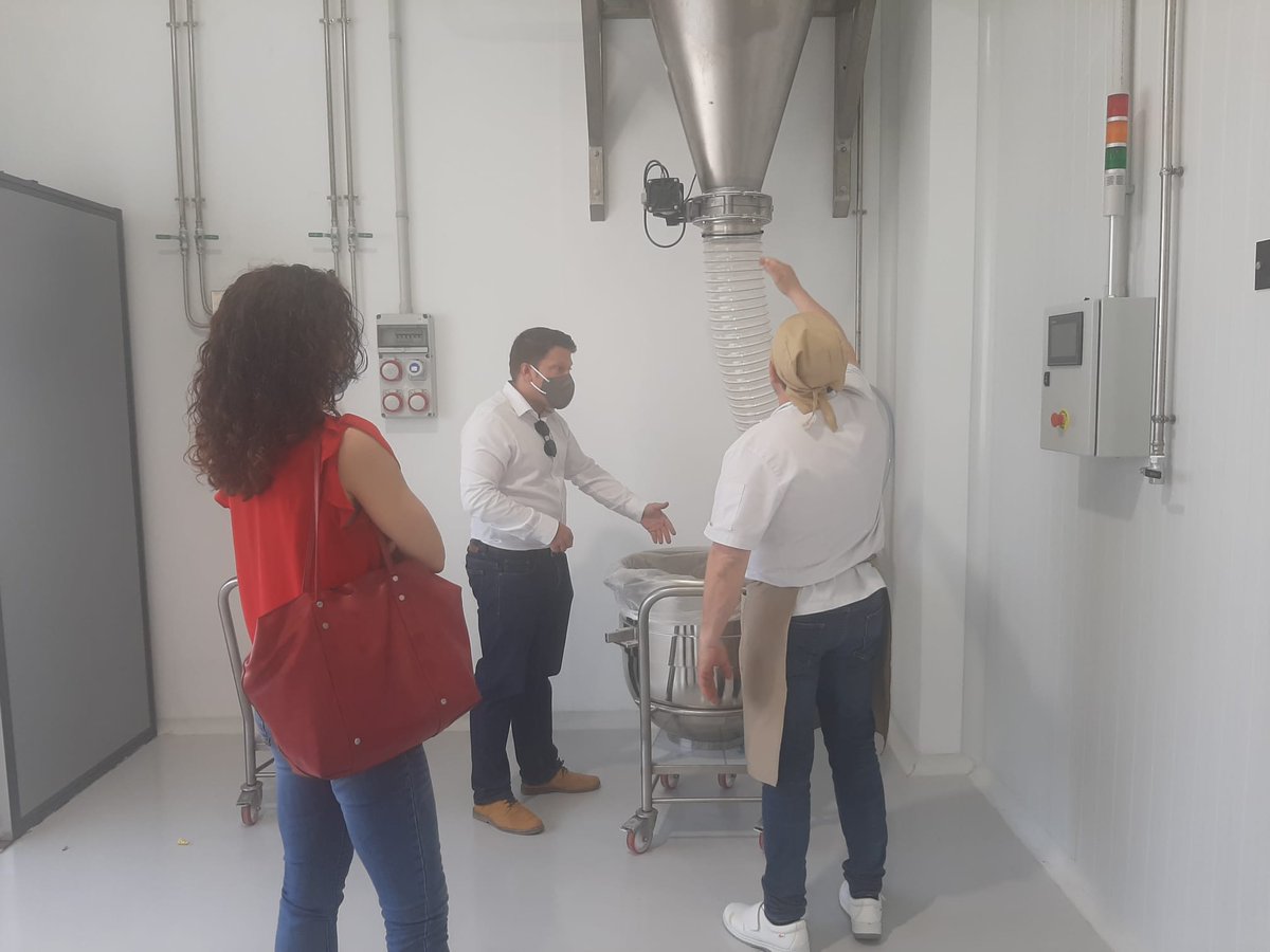 El director general de la PAC, Juan Pedro Vera, visita Empresa Línea Natural Sin Gluten SL subvención Leader, acompañado de la Jefa de Servicios, Maria Teresa Villaescusa y gerente del grupo Jose Luis Tornero Carpena, ADRI Vega del Segura