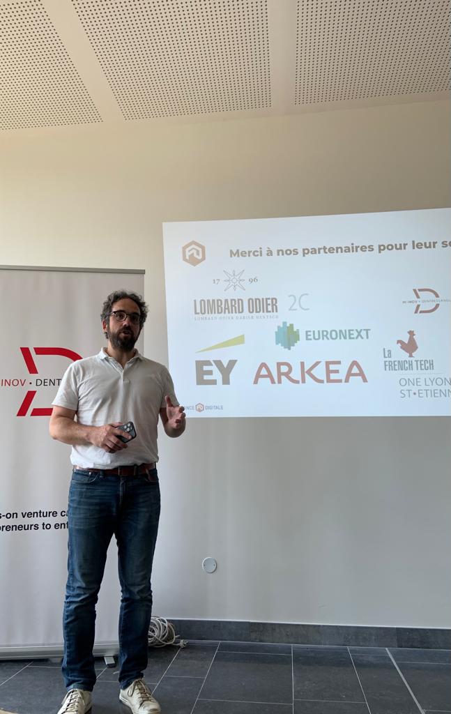 Hier s'est déroulée l'étape lyonnaise du <a href="/FRdigitale/">France Digitale</a>  Tour chez <a href="/Hiinov/">Hi inov - Dentressangle</a>. <a href="/nieutin_cedric/">Cédric Nieutin (pro) 🔶</a> y a pris la parole au nom de <a href="/FrenchTechOneLS/">French Tech Saint-Etienne Lyon</a> saluant le positionnement de France Digitale proche de celui de FT One : être au service des #startups pour favoriser leur #croissance 🚀