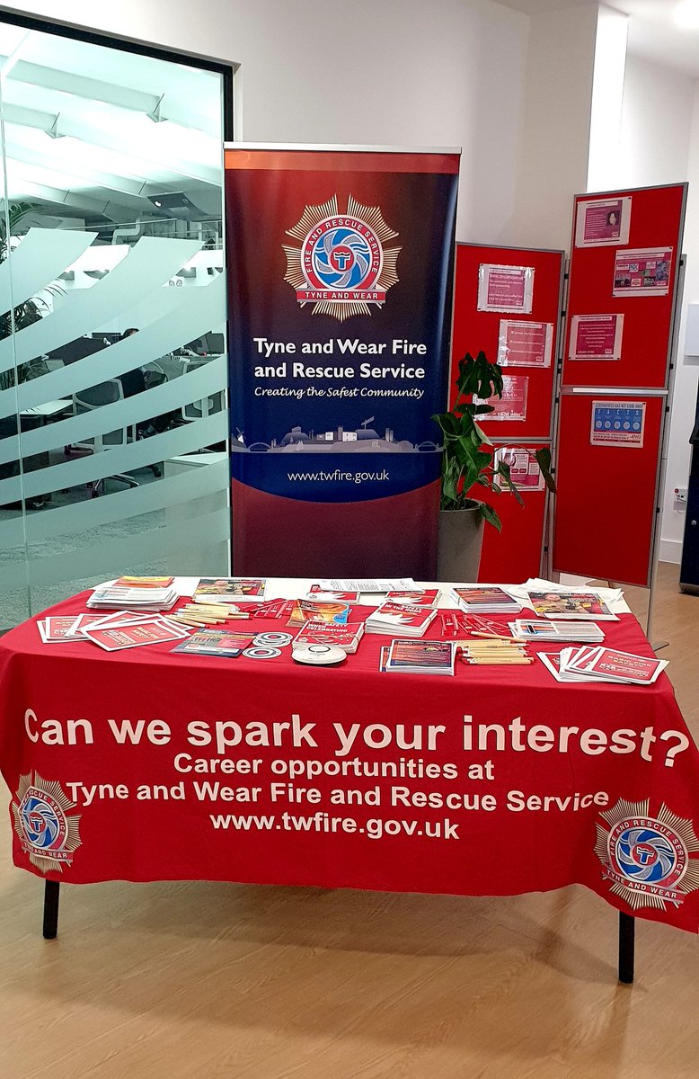 MehrbanSadiq's tweet photo. #TWFRS Engagement team at @bt_uk big thanks to Christine Carruthers @CWUnews for organising this Event
@Kas1691Ks
@Kfullen76 #recruitment #firesafety #FireFamily #community ππ½π€π½π https://t.co/uzb6uUi3Bl