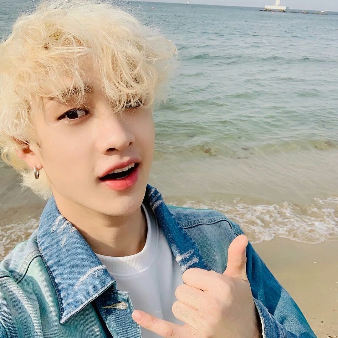 linofinity's tweet photo. this                                    with this
bang chan                         hyunjin https://t.co/PVmU5icDMq