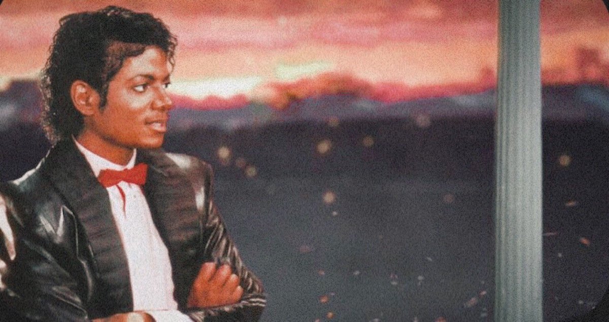 mercury1jackson's tweet photo. o maior e mais vendido álbum da história vai ser relançado com músicas inéditas e os clipes icônicos de thriller vão ser remasterizados. Mano, É LITERALMENTE A VOLTA DO REI DO POP, michael jackson é a lenda imortal 

MICHAEL JACKSON IS COMING https://t.co/nHvHOHTGnG