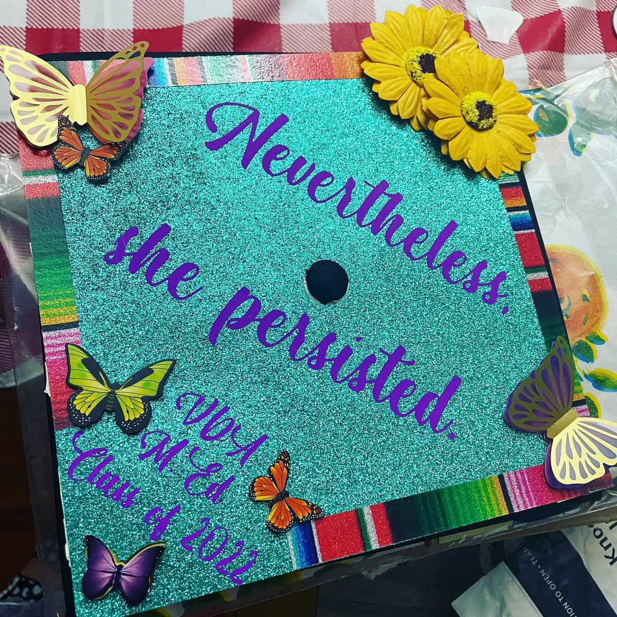 MrsAlcoces's tweet photo. This past weekend, I achieved one of the most important goals for myself. It took 20 years, overcoming many obstacles and road blocks but I am proof qué sí se puede!
Master of Education in Curriculum &amp; Instruction - Literacy Studies 👩🏻‍🎓#ProudLatina #LatinaYMaestra https://t.co/NKenHqRGzL