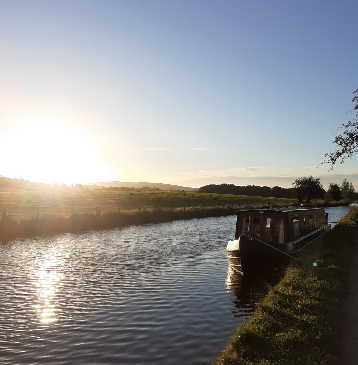SilsdenBoats's tweet photo. A few scenic runner-up photos from the photography competition ✨ https://t.co/mp3pF6iDUP