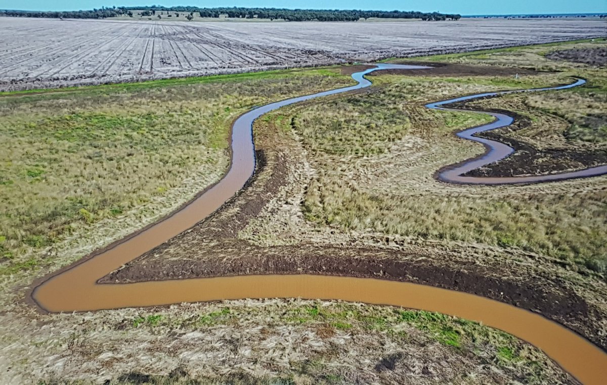 land_hydro's tweet photo. Landscape #rehydration &amp; erosion mitigated. Bankless contours finished Wed, infiltrating &amp; spreading 40mm rainfall from 88ha cropping drainage before the weekend 👍🏻Part 1 done! 😎 @wv2017 @vanessapino @SiaSydney @SydneySOLES @pbinarrabri @Sydney_Science https://t.co/KOt1BcatCp
