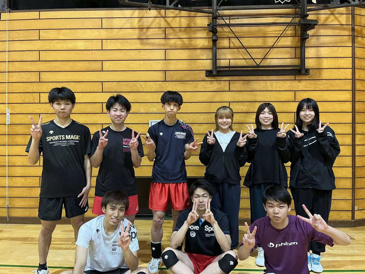 utefvolley's tweet photo. 実は今年、1年生が9人も入っています。
前代未聞です。
人数が一気に倍になりました。

明日からリーグです。
3年前からの連敗記録をストップさせましょう。 https://t.co/yKBrFS8Qhi