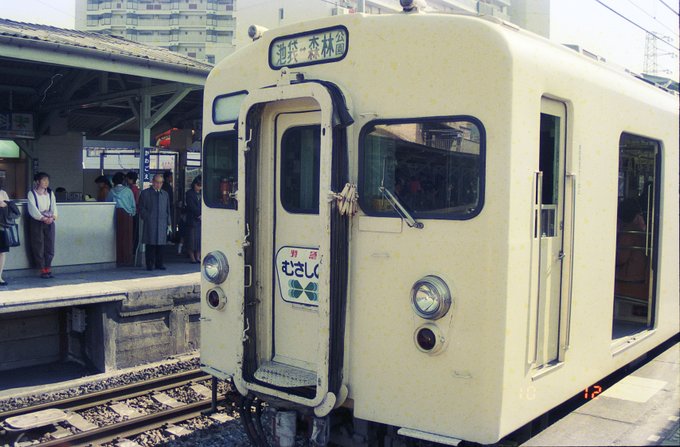 1986年10月　東上線川越駅1枚目　セイジクリーム・更新前の8000系特急むさしの2枚目　スクロール幕式の行先案内器 