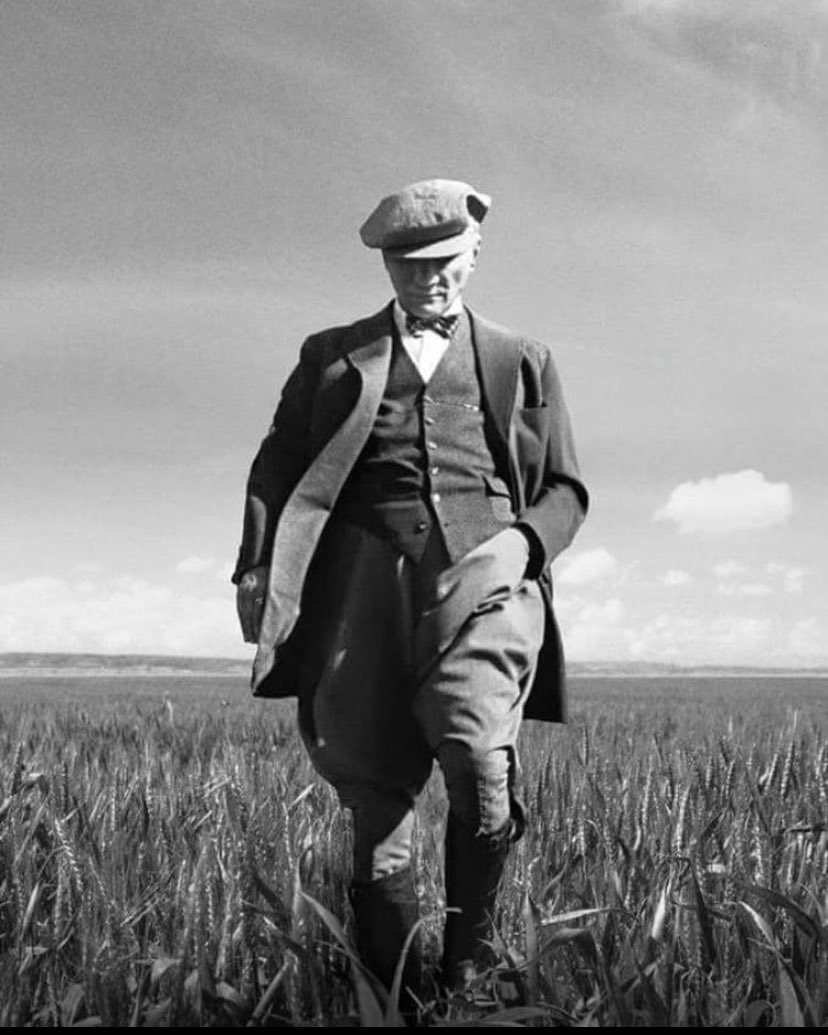 Bu ülkeyi genliğinde kuran bir liderin izinde bir genç olarak yaşamaktan gurur duyuyorum. 19 Mayıs gençlik ve spor bayramımız kutlu olsun.Bize emanet edilen bu aziz vatanın aziz milleti olarak son nefesimize kadar huzur ve refah içinde yaşamayı diliyorum #BuBayramSenin