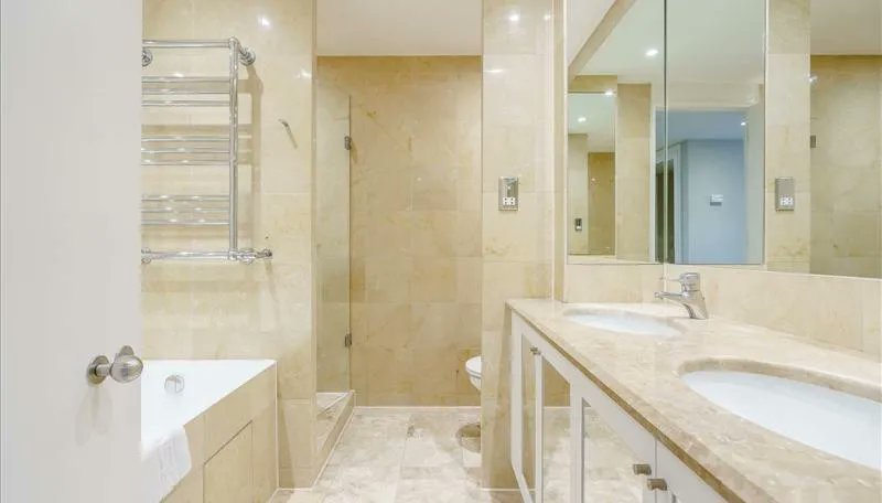 PropertyExperts's tweet photo. This luxurious interior designed two-bedroom, two bathroom apartment on the tenth-floor of this waterfront estate is set over 966 SqFt. This spacious apartment with modern open-plan living space is fully furnished and enjoys light oak wooden flooring and dedicated dining area in. https://t.co/yMk2hh1iYg