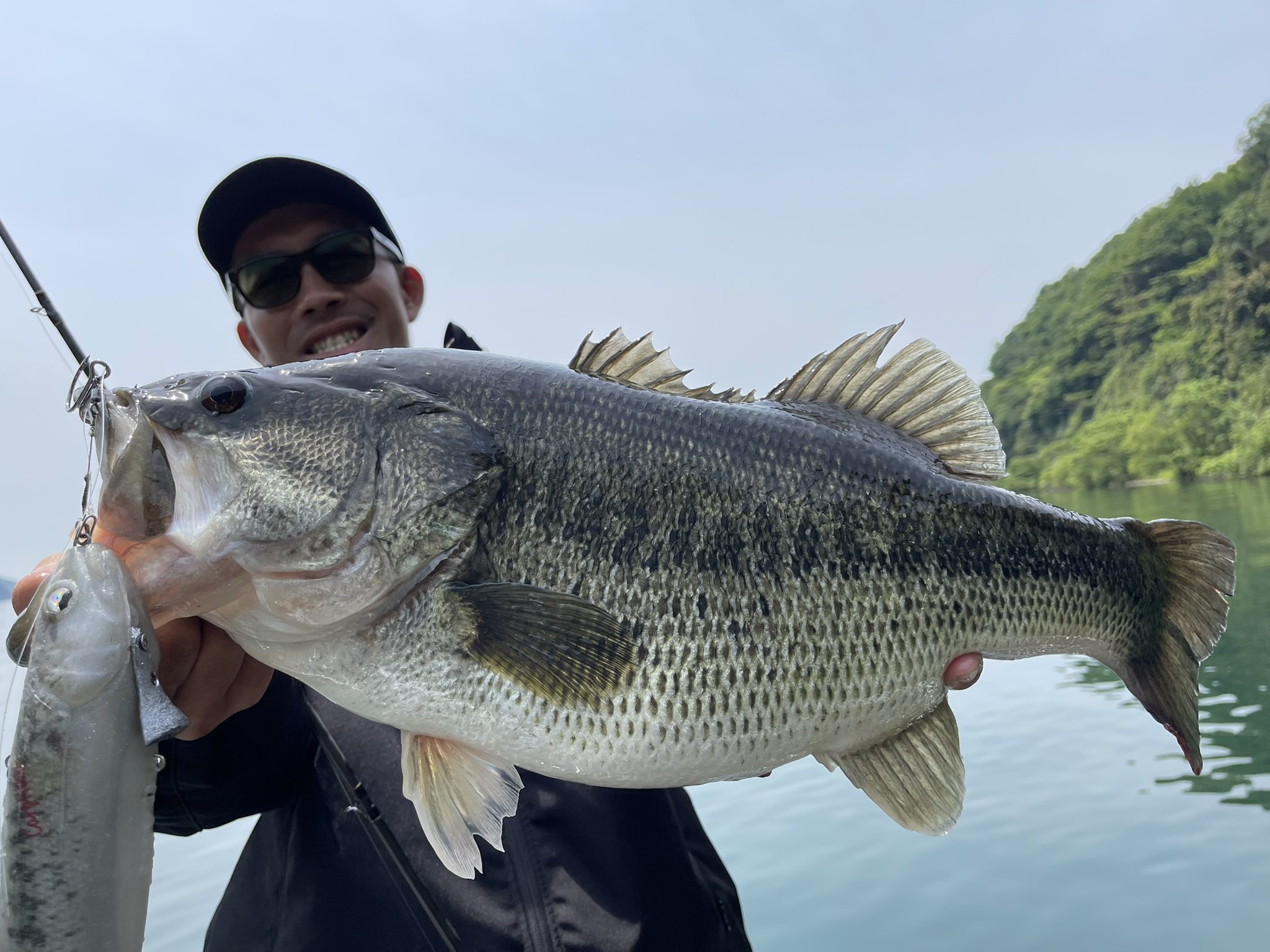 古瀬泰陽 さんず 本日 撮影の合間に4 390g 先日奥田さんから伝授して頂いたカープヘッドの釣りでした 使用ロッドは メジャークラフト デイズdyc 70x フロロ22lb 興奮度がヤバかったです シグナル カープヘッド メジャクラ デイズ
