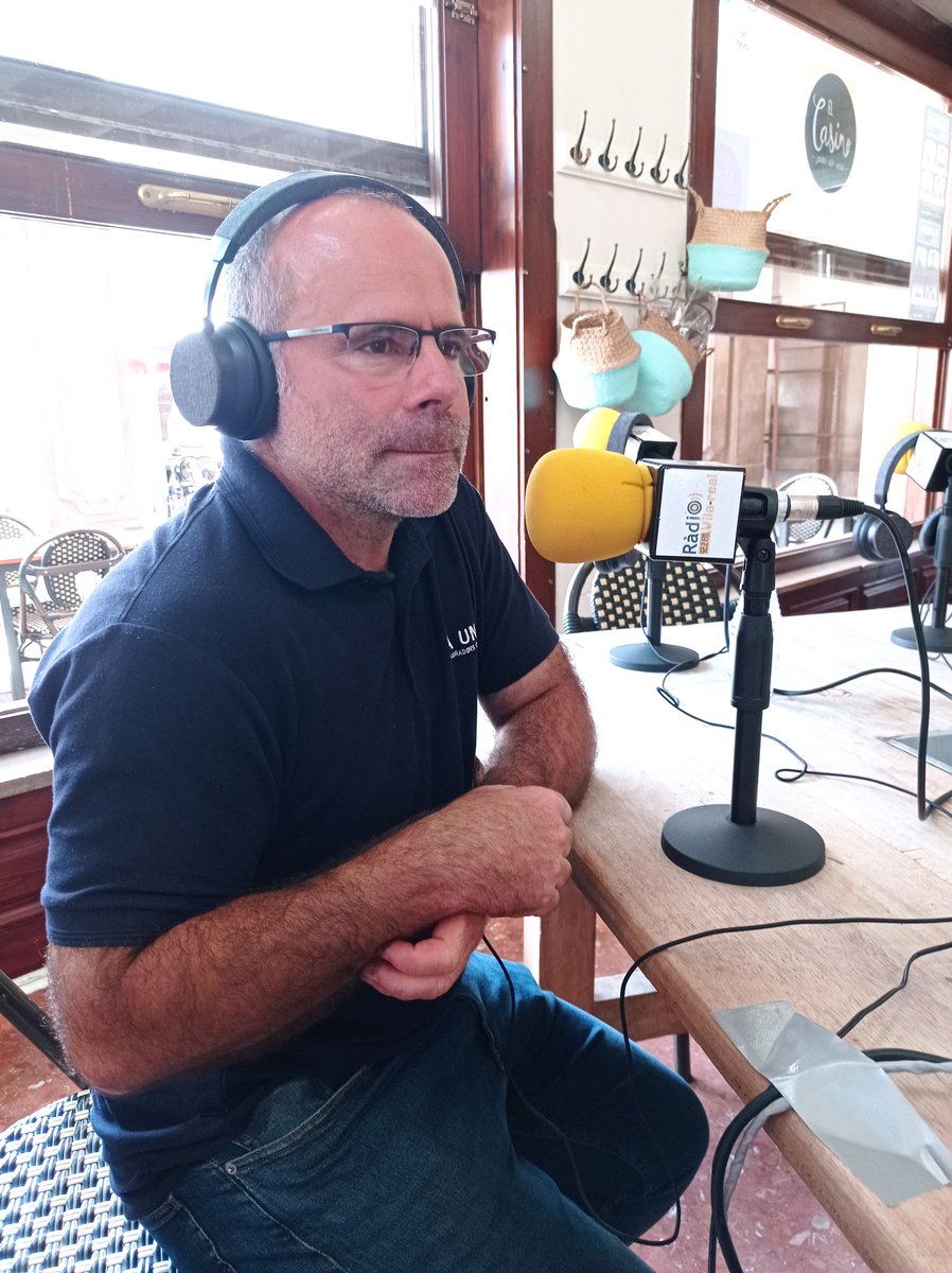 VilarealRadio's tweet photo. #Bodeguilla Para nosotros la agricultura es primordial, por eso, nos visita el secretario general de LA UNIÓ de Llauradors, Carles Peris. Síguenos a través de la 92.2FM o en nuestra web https://t.co/BrJccAM4hl https://t.co/xW9c7i0bu1