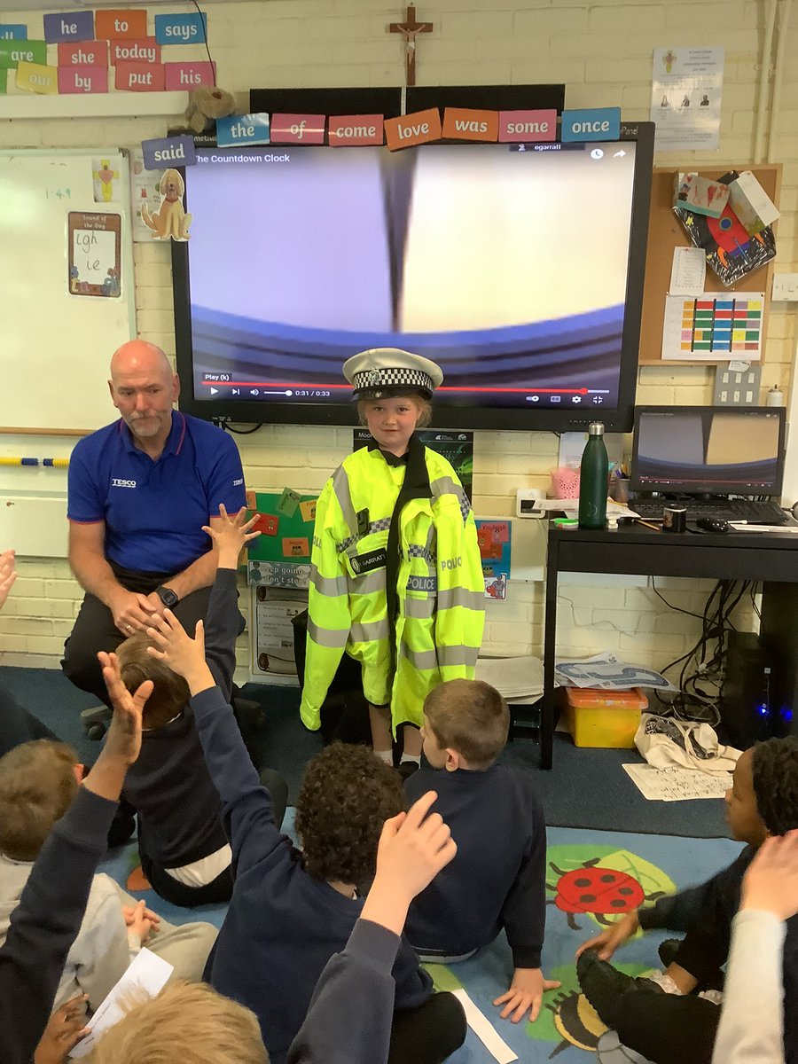LittleStFrancis's tweet photo. Y1 were visited by Martyn today, who spoke about his numerous vocations in his life. He spoke about his 30 years in the police and his current job delivering food. Martyn has always wanted to help others. #VocationsWeek #WhatIsGodCallingYouToBe @BCPP__ @RCBirmingham @BhamDES https://t.co/mYhpEe7CUY