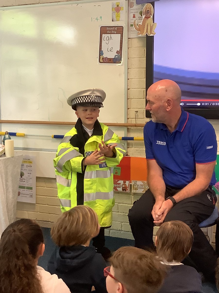 LittleStFrancis's tweet photo. Y1 were visited by Martyn today, who spoke about his numerous vocations in his life. He spoke about his 30 years in the police and his current job delivering food. Martyn has always wanted to help others. #VocationsWeek #WhatIsGodCallingYouToBe @BCPP__ @RCBirmingham @BhamDES https://t.co/mYhpEe7CUY