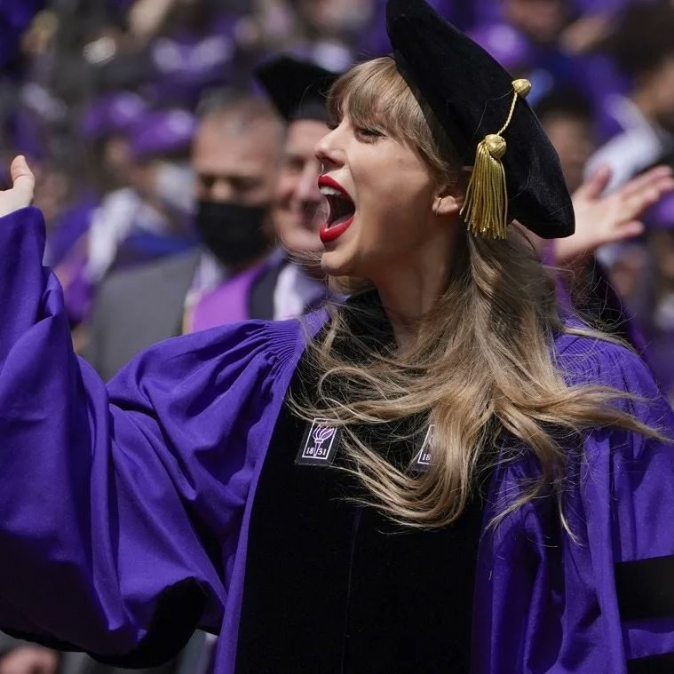 blakinwite's tweet photo. It's Doctor Taylor Swift π this stunning award winning singer just bagged a Honorary Doctorate of Fine Arts from New York University ππ
Congratulations @taylorswift13 & the #Classof2022
#NYU2022 #doctortaylorswift #femalesuccess https://t.co/teyFa2SfFS