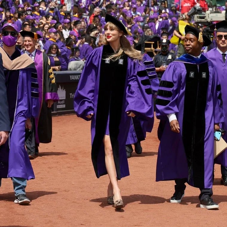 blakinwite's tweet photo. It's Doctor Taylor Swift π this stunning award winning singer just bagged a Honorary Doctorate of Fine Arts from New York University ππ
Congratulations @taylorswift13 & the #Classof2022
#NYU2022 #doctortaylorswift #femalesuccess https://t.co/teyFa2SfFS