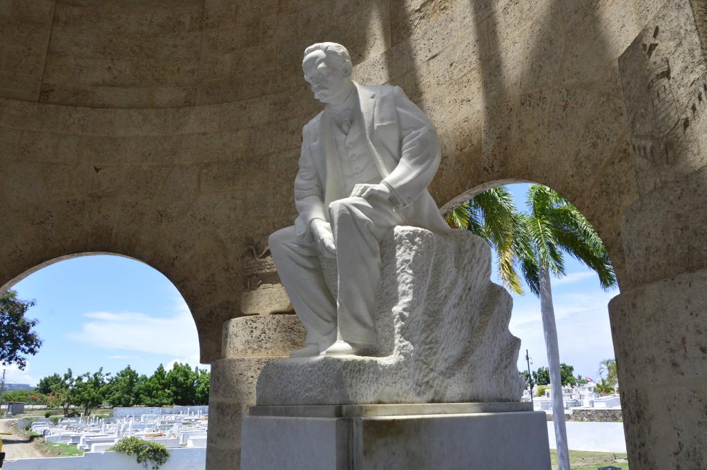 “La muerte no es verdad cuando se ha cumplido bien la obra de la vida, truécase en polvo el cráneo pensador, pero viven perpetuamente y fructifican las ideas que en él se elaboraron”
Aniversario 127 de la caída en combate de José Martí, cubano de proyección universal. #MartiVive