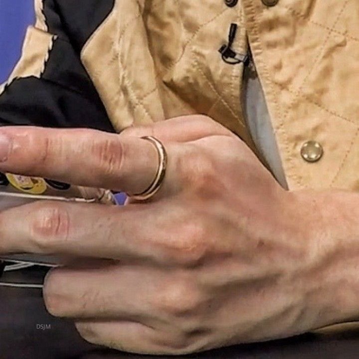 พ่อก็คือพ่ออะ หล่อยันมือ แกเห็นเส้นเลือดนั่นไหม อมกกกกกก พูดได้ไหมคำนั้น 🥹🥹