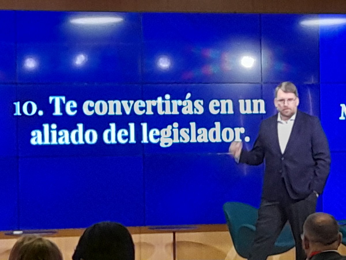 dredoli's tweet photo. Magistral presentación de @danielurena explicando el decálogo del buen profesional de las Relaciones Institucionales #PublicAffairs #AsuntosPúblicos #MASConsultingForum https://t.co/ACVLBvCbw0