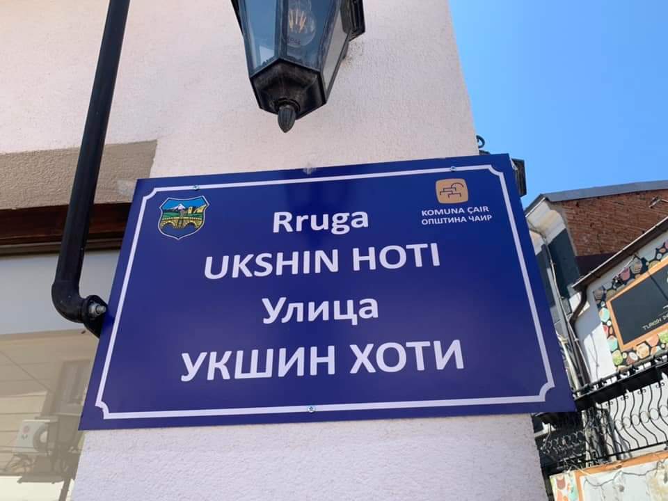 PbM67693226's tweet photo. Emerohet nje rruge me emrin "UKSHIN HOTI" në komunën Çair në Shkup të Maqedonisë.
"BËJE OSE VDIS"
ishte mesazhi i te madhit UKSHIN HOTIT!
#UkshinHoti #Shkup #Skopia #Maqedoni https://t.co/TIuneqYZbL