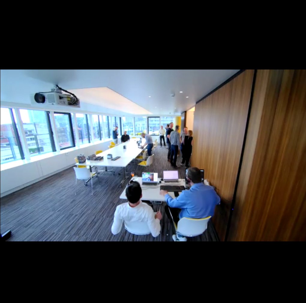 Op het N-VA-hoofdkwartier hebben <a href="/martijnrogiers/">Martijn Rogiers</a> en Fabio Vanderlinden zich ontpopt tot heuse DJ's van het goede doel - zij zamelden met elke afgespeelde plaat geld in voor @komop_tgkanker. Wuthering Heights en Ça Plane Pour Moi konden natuurlijk niet ontbreken #jeugdsentiment 🎶