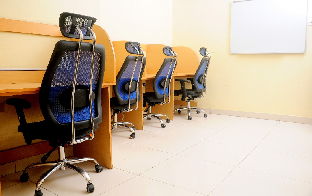 execdevtcentre's tweet photo. In need of a space to work or study?

Visit our facility for a tour.

Call us on 0706 278 7151
Email: info@edcprofessionals.net
Visit: https://t.co/FBohUpnKLt

#Theworkspace@EDC #Workspace #Coworkspace #Officespace #Meetingroom #TrainingRoom #SharedWorkspace #EDC https://t.co/ZbPuXSztWV