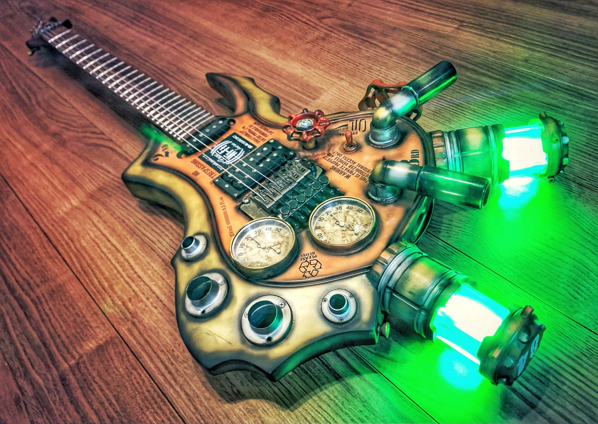 新作スチームパンクギター完成！ 今回はエレキテル照射装置も搭載