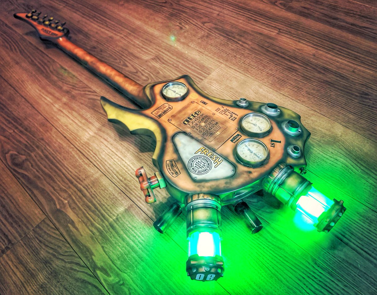新作スチームパンクギター完成！ 今回はエレキテル照射装置も搭載