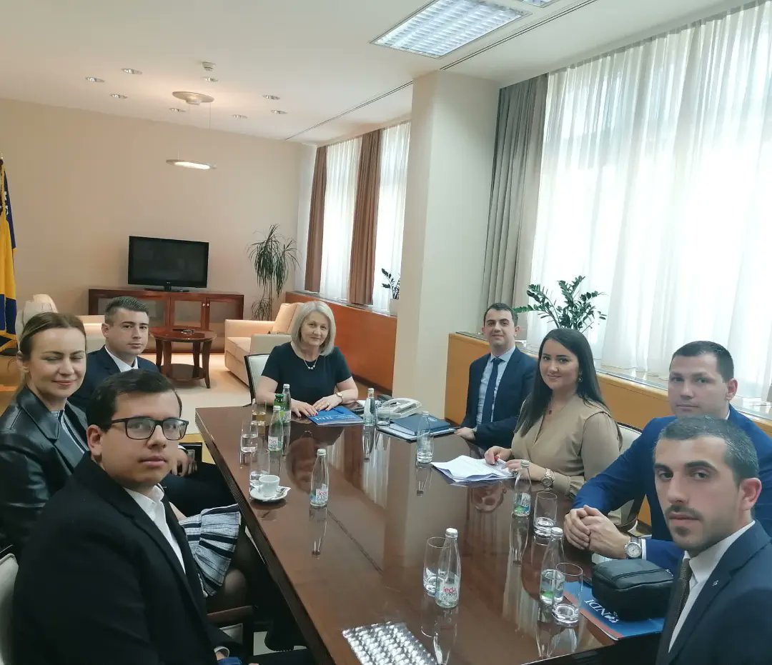 AnteKelavic's tweet photo. Produktivan sastanak predstavnika @9Grupa sa zamjenicom predsjedatelja Zastupničkog doma PS BiH i zamjenicom predsjednika HDZ-a BiH, gđom. Borjanom Krišto. https://t.co/Q58KlOVDgM