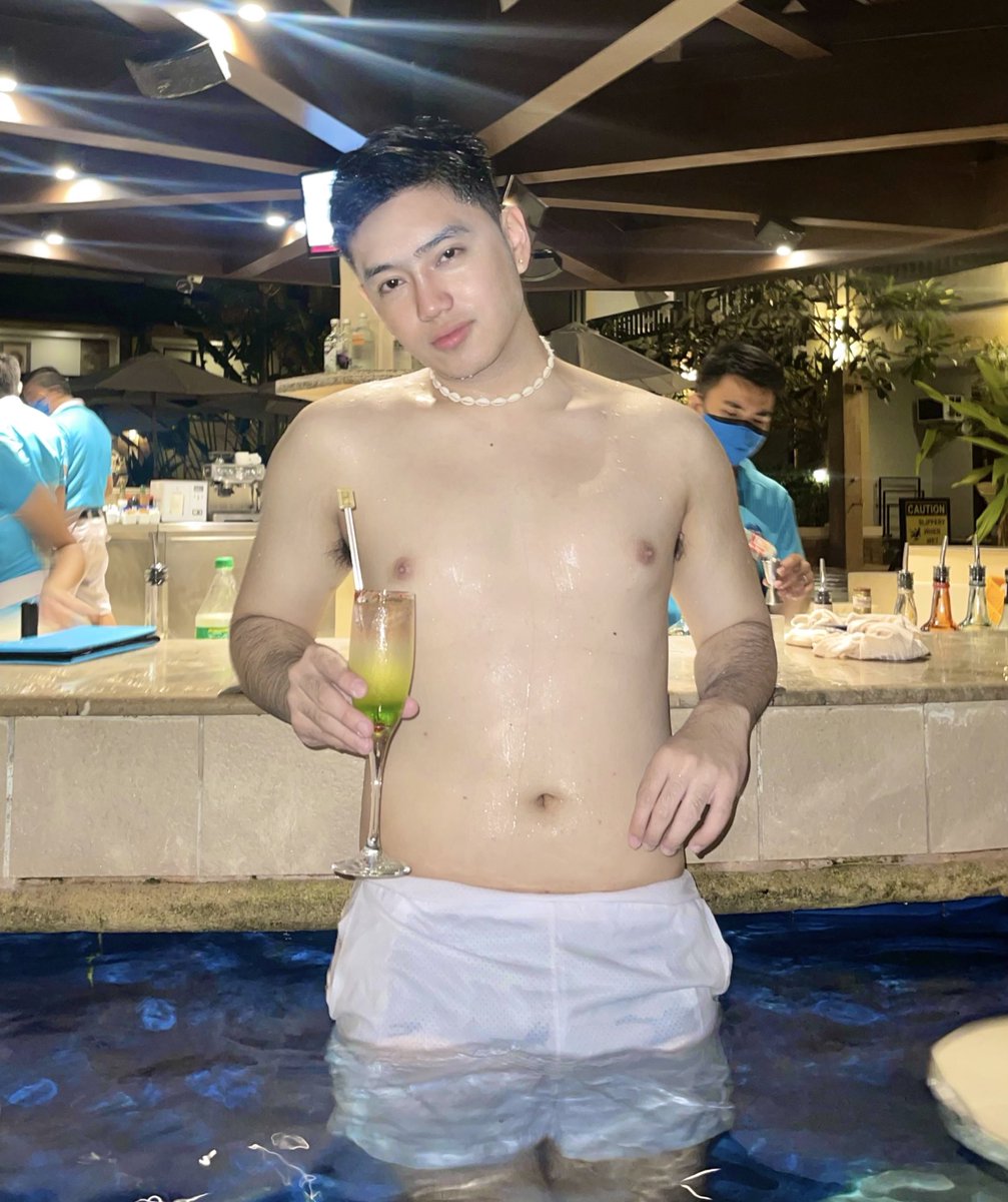 Lanceoca_'s tweet photo. one more drink pls https://t.co/RIyGYqAeBP