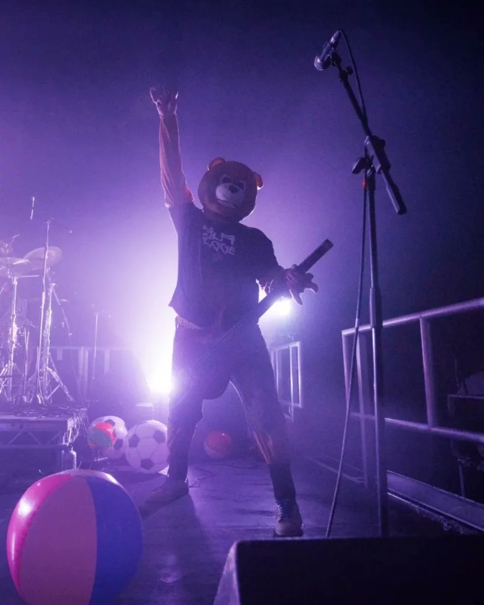 slayduggee's tweet photo. More awesome pics by @clairehaighpics from @CambJunction - Catch the madness next weekend Tunbridge Wells @twforum 28/5 and Guildford @boileroom 29/5 1-3pm 🤘🤘🤘🐶🤘🤘🤘
#slayduggee #kidsgigs #gigsforkids #kidslovemetal #minimoshers https://t.co/Cgisxs1xWg