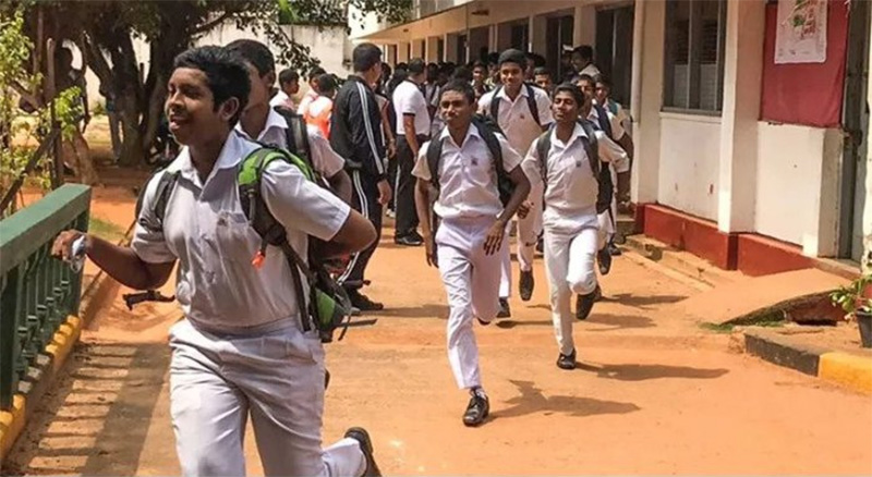 ThinakaranLK's tweet photo. நாட்டில் எரிபொருள் மற்றும் போக்குவரத்து பிரச்சினை:
2022 பாடசாலை 1ஆம் தவணையின் முதல் கட்டம் இன்றுடன் நிறைவு (UPDATE)
#1stTerm #SchoolHoliday #SchoolDays #GCEOL #MinistryOfEducation #SriLanka #LKA #SL
மேலதிக விபரம் >>> https://t.co/HrQOnGhliL https://t.co/giwHuNe7xY