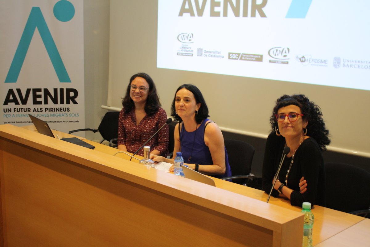 Poctefa_AVENIR's tweet photo. A l'avaluació final del projecte, a càrrec de @GRITS_UB, es destaca l'evolució dels joves:
- Del conflicte entre el que eren i del que pensaven que s'esperava d'ells fins arribar a l'autonomia.
- La valentia per afrontar el procés de migració i d'integració al centre i al poble. https://t.co/ja8v9WCEYg
