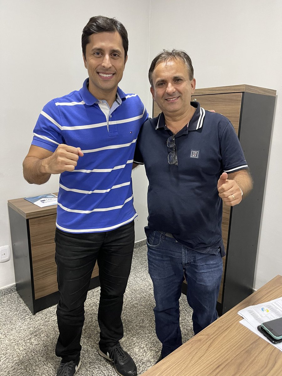Duartejr7070's tweet photo. Na prefeitura de Santa Inês, visita ao amigo Sirino Rodrigues. Na oportunidade, nos colocamos à disposição para ajudar a cidade a continuar avançando nas áreas da saúde, cultura e assistência social. 

#ChamaODuarte😎👊🏼 #BoraResolver✅ #SantaInês #GarantirResultados https://t.co/sD7e1ESEug