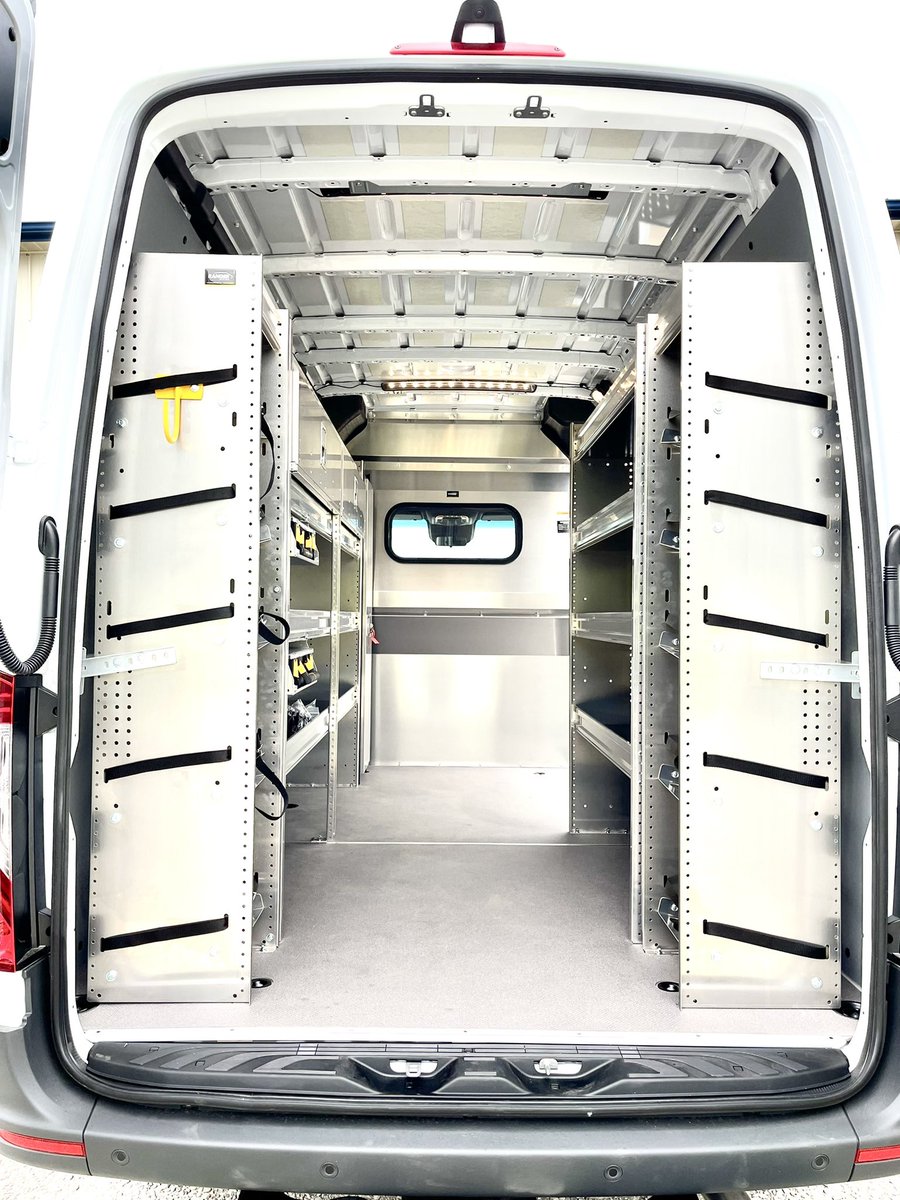MobileColdSol's tweet image. 2022 @MBvansUSA Sprinter upfit with @RangerDesignInc components &amp;amp; sliding door window. Contoured aluminum safety partition with window, shelving units with adjustable dividers, locker storage unit, locking shelving doors, partskeeper cases, bottle rack, and hook.