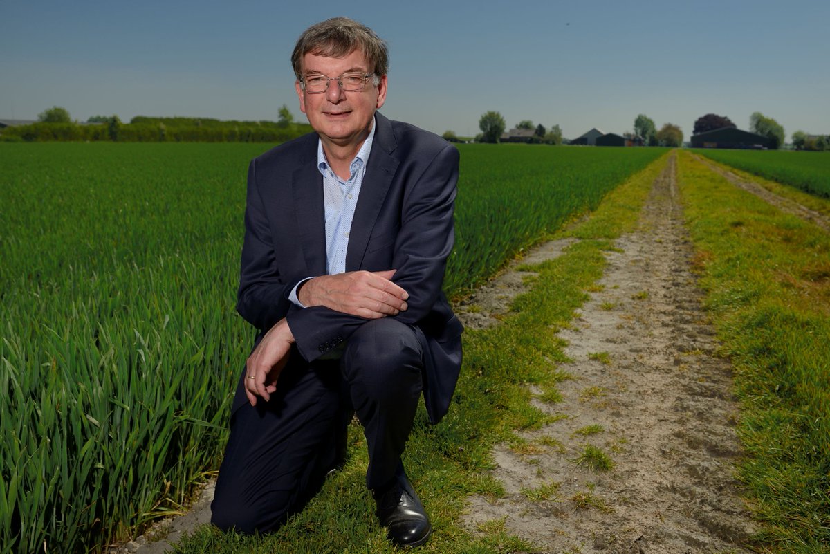 JoinData_'s tweet image. 𝗩𝗲𝗶𝗹𝗶𝗴 𝗼𝗺𝗴𝗮𝗮𝗻 𝗺𝗲𝘁 𝗱𝗮𝘁𝗮 𝗶𝘀 𝗺𝗲𝗲𝗿 𝗱𝗮𝗻 𝗮𝗹𝗹𝗲𝗲𝗻 𝘁𝗲𝗰𝗵𝗻𝗶𝗲𝗸
Bij elke investering of contract moet je als boer tegenwoordig ook de vraag stellen: wat gebeurt er met mijn data en wil ik dat wel? join-data.nl/nieuws/veilig-…