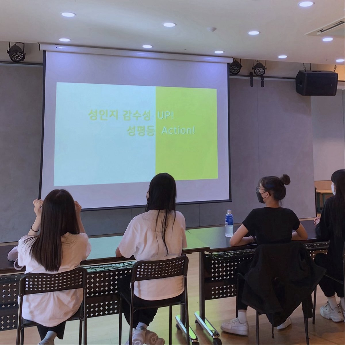 cubetree_offcl's tweet photo. [📚] [#큡트특강]
 
이번 특강 주제는 성인지 감수성과 성평등 🌻🌈
We took a special lecture on gender sensitivity and gender equality!

#CUBETREE #큐브트리
#CUBE #큐브 https://t.co/Xr8fyEieUn