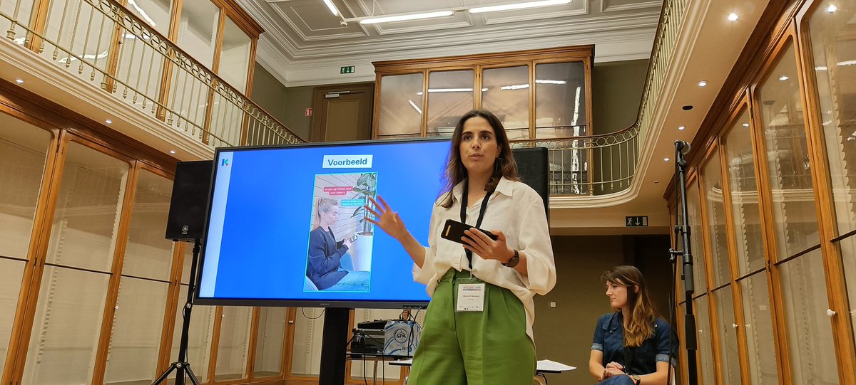 krisvdam's tweet photo. Karrewiet kiest heel bewust voor TikTok, want daar kunnen ze de vinger aan de pols houden bij kinderen zelf (hun ouders en leerkrachten zitten op Instagram).

De belangrijkste taak: nepnieuws helpen ontmaskeren en vragen beantwoorden.

#asj22 @karrewietketnet https://t.co/rkD3stqmOe