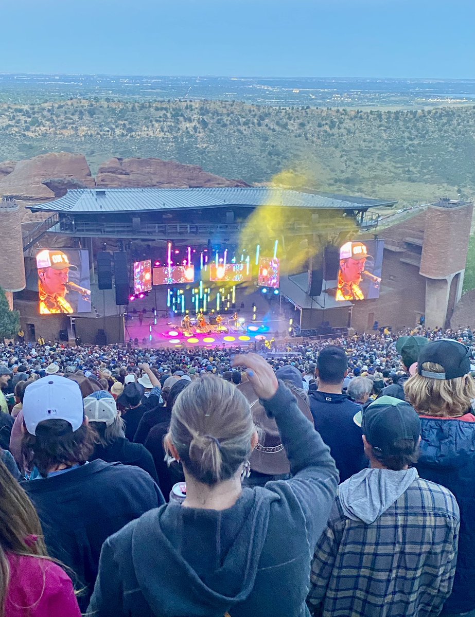 _DudeBrah_'s tweet photo. #BillyStrings #RedRocks https://t.co/UVLqBZLsfy