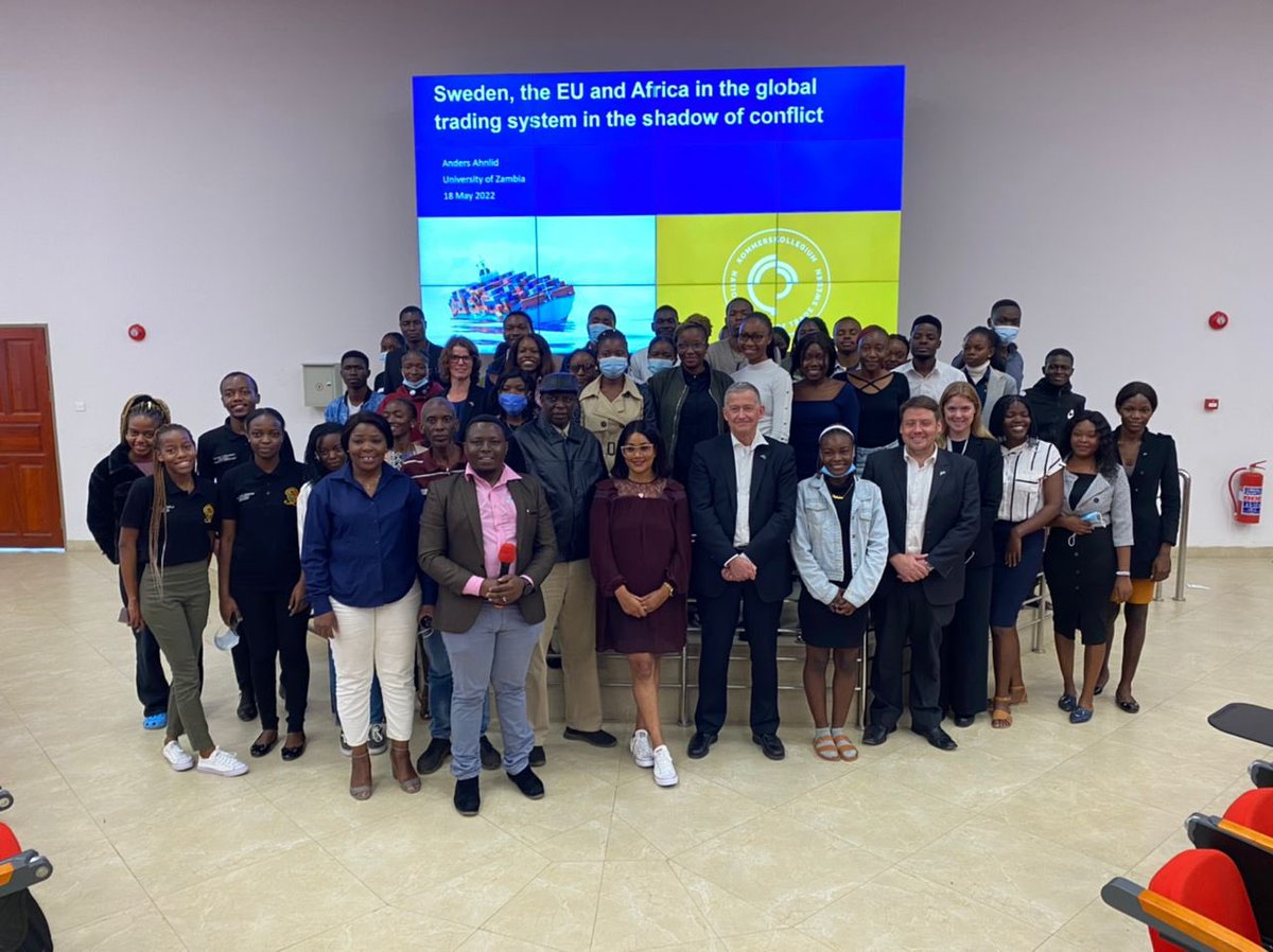 AndersAhnlid's tweet photo. Why do least developed countries like #Zambia not gain more from the global trading system? Good question posed by brilliant students at @UNZA_ZM’s trade policy &amp; development course. Great to meet the students! Proud that @Kommerskoll has developed the course with the university! https://t.co/F0NGyjkxst