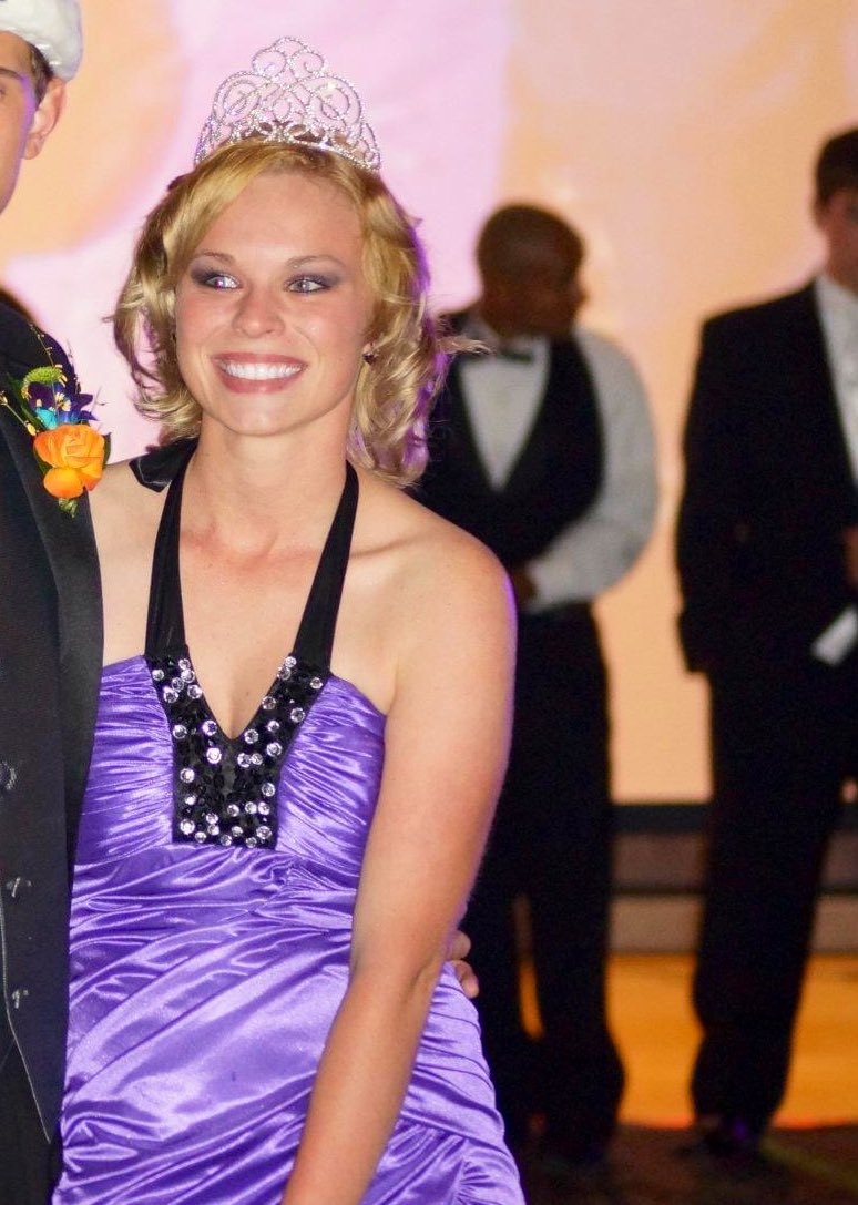 CiaraFrisbie's tweet image. Somehow I also managed to pull this off during my senior year prom. 

Still very confused 👑 #Class2012