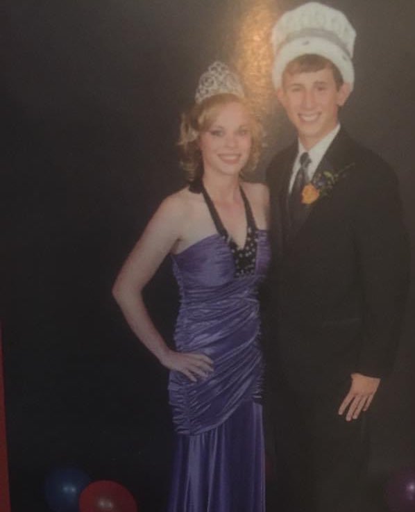 CiaraFrisbie's tweet image. Somehow I also managed to pull this off during my senior year prom. 

Still very confused 👑 #Class2012