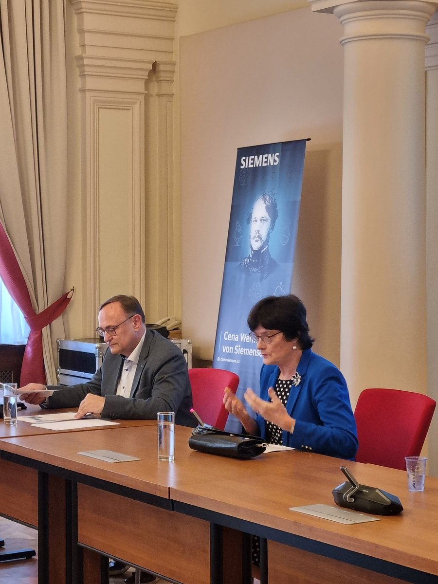 Je mi ctí zahájit tiskovou konferenci k letošní #cenasiemens s předsedkyní <a href="/Akademie_ved_CR/">Akademie věd ČR</a> paní profesorkou Evou Zažímalovou