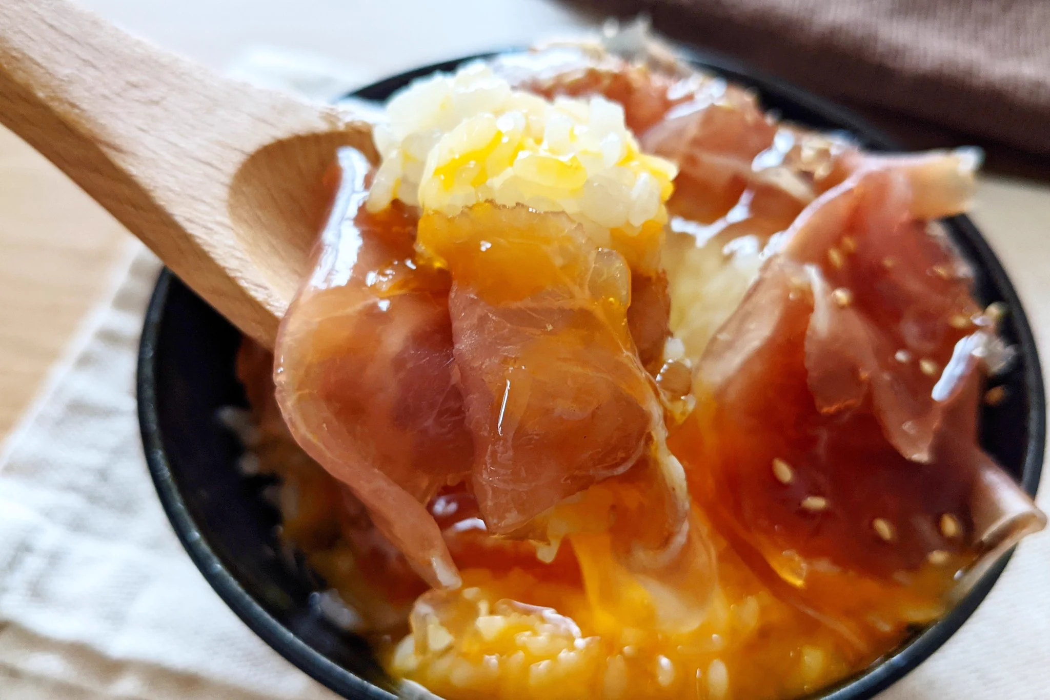 【レシピ】生ハムの甘ダレTKG。簡単な絶品丼は箸が止まらない！？