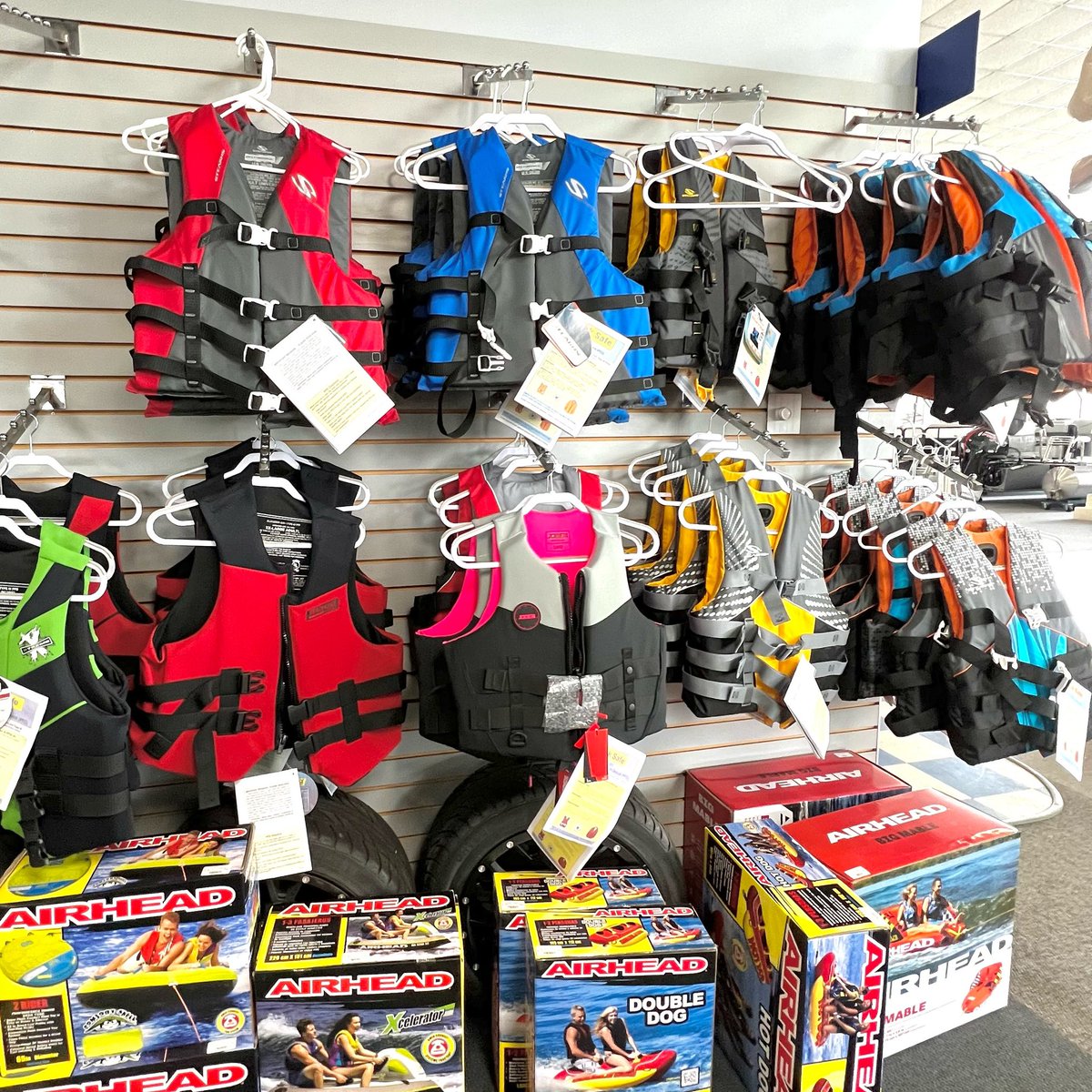 USAMarineInc1's tweet photo. Need a life jacket? Look no further!

#boatingsaftey #boat https://t.co/0PHJW6CGPZ