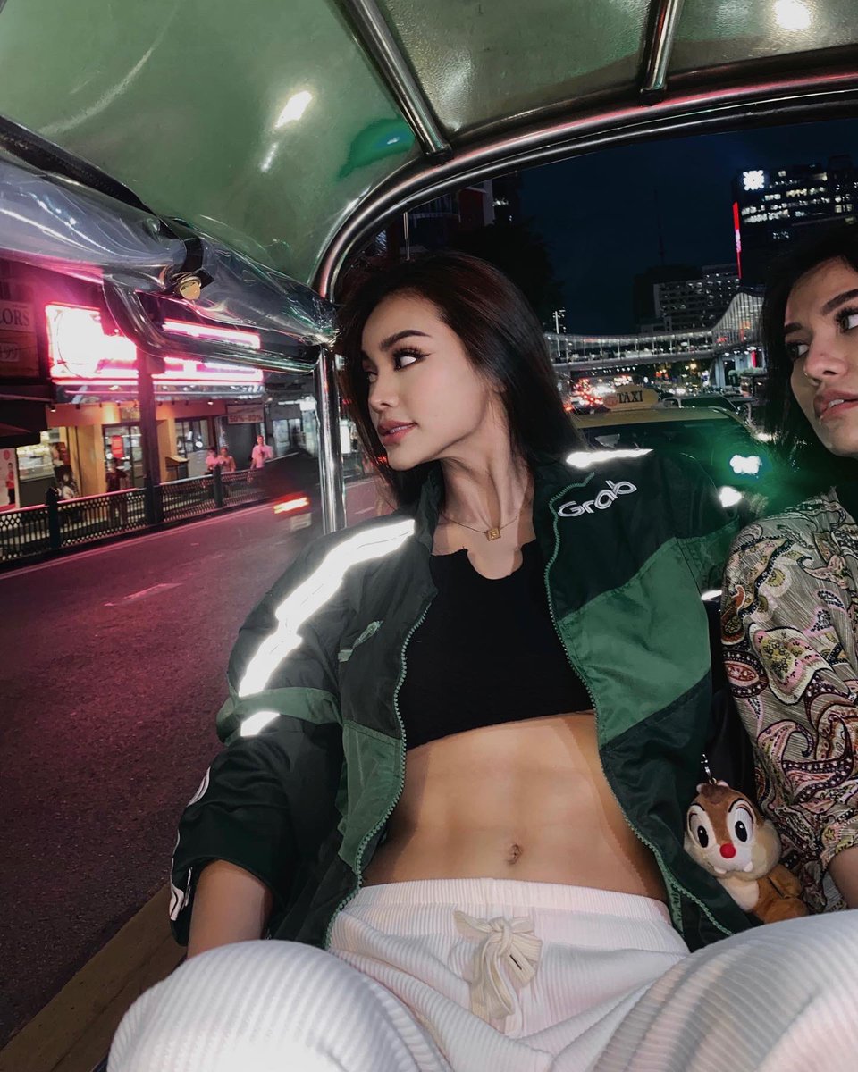 EWaraha's tweet photo. รอแปปกำลังไปที่รัก 😂 ซิ่งมาก You know Tuk Tuk Thailand poodddd pooddd 🇹🇭📣🛺💚 
#อิงฟ้า 
#อิงฟ้าวราหะ 
#อิงฟ้ามหาชน https://t.co/qn7gp8jUFY